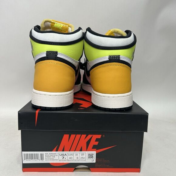 Nike Air Jordan 1 Retro High OG GS “White Black Volt Gold” 2024 - Picture 4 of 5